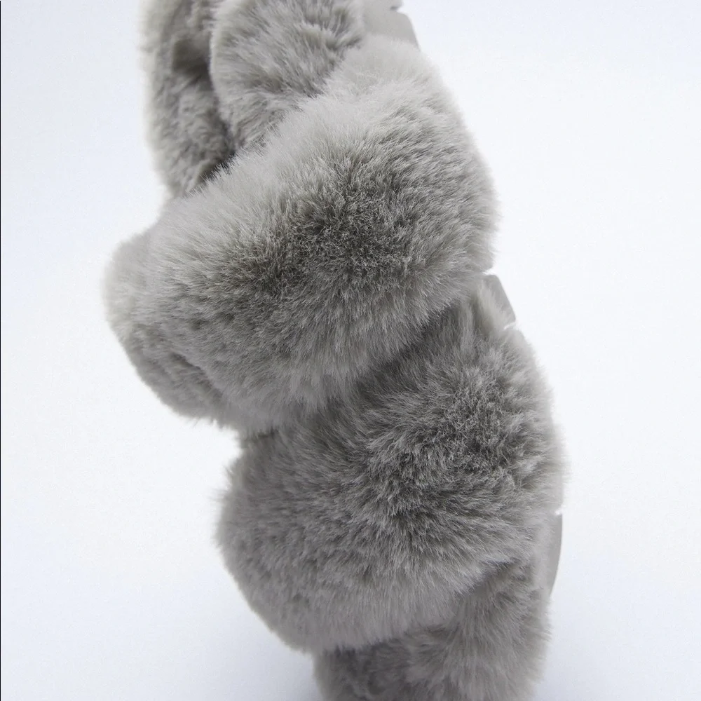 🌹NWT. Zara Grey Fur Sandals. Size 6. - Picture 3 of 7
